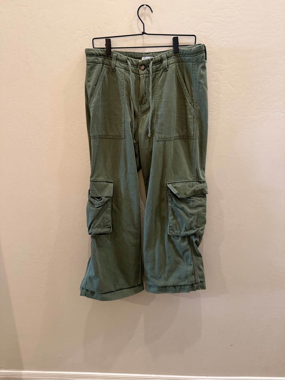 Time and Tru Olive Green Wide-Leg Cargo Joggers